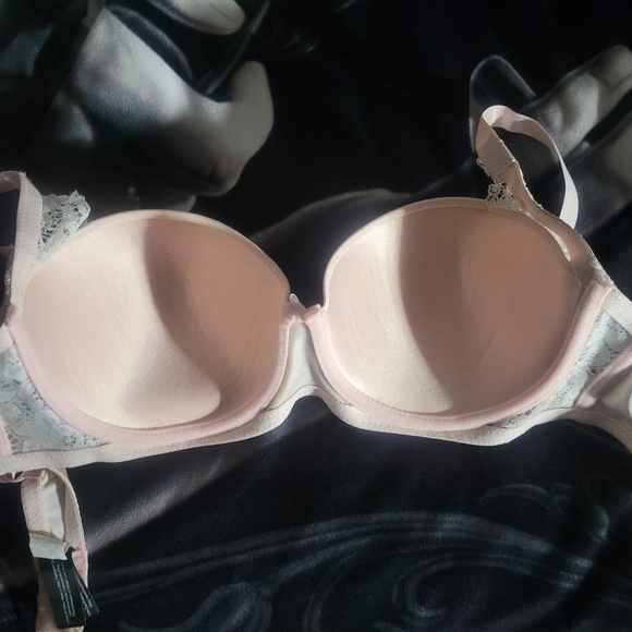 Beautiful bra - Picture 3 of 3
